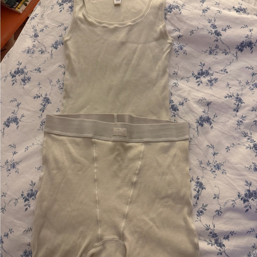 SKIMS Cream Ribbed Tank & High-Waist Ribbed Boxer shorts size M Bone white